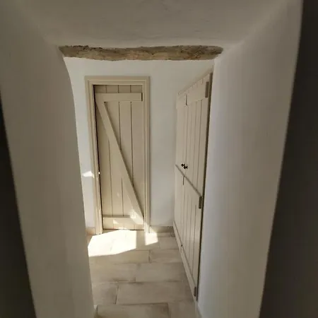 Aloni Ano Mera